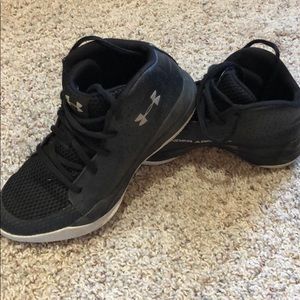 Boys Under Armour Basketball shoes